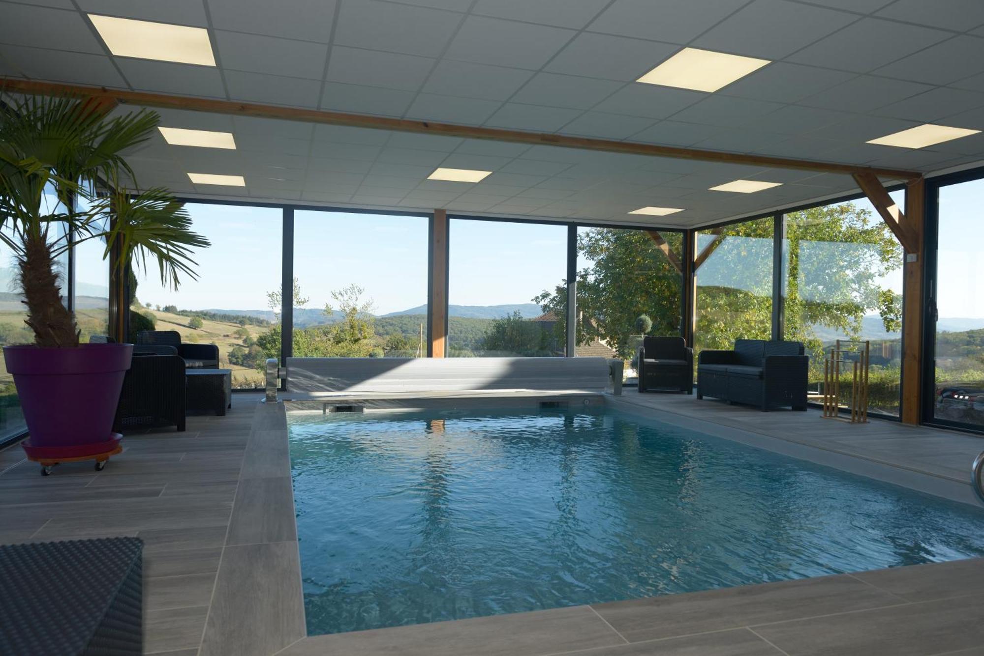 Gîte de Bellevue avec piscine intérieure privative Bergesserin Habitación foto